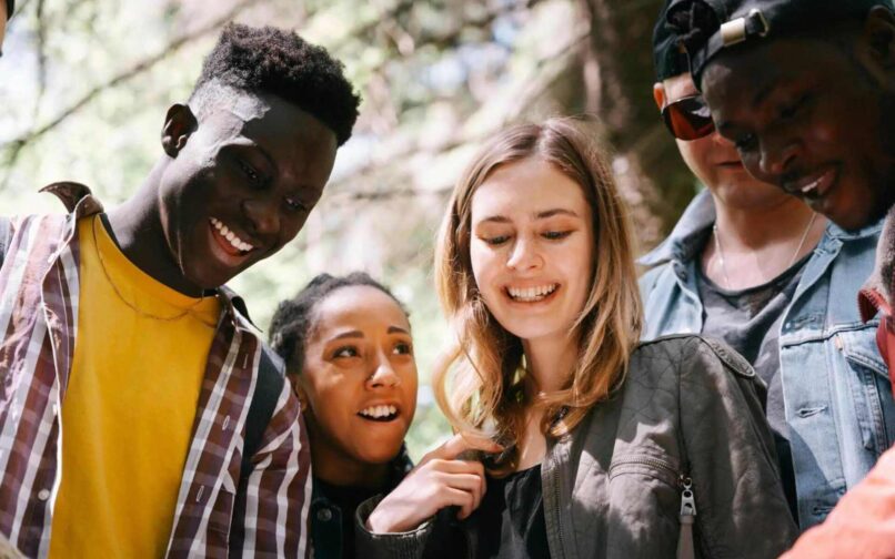 مجموعة من الأصدقاء